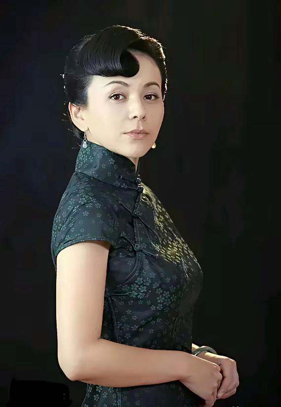 王琳最让人佩服的，是那份“岁月没改模样，日子自己掌控”的劲儿——35岁长这样，5