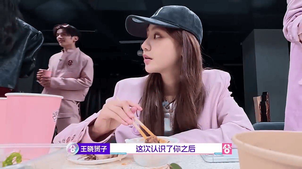 王晓赟子叫代露娃嫂嫂超燃青春的合唱彩排花絮趣味十足，王晓赟子俏皮唤嫂嫂，日常相处