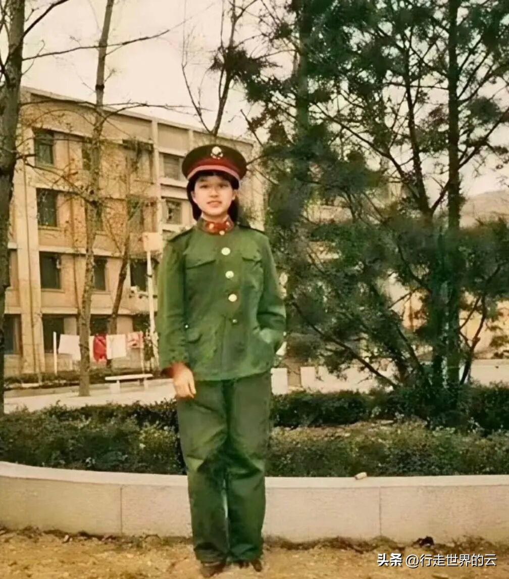 年轻时的韩歌唱家