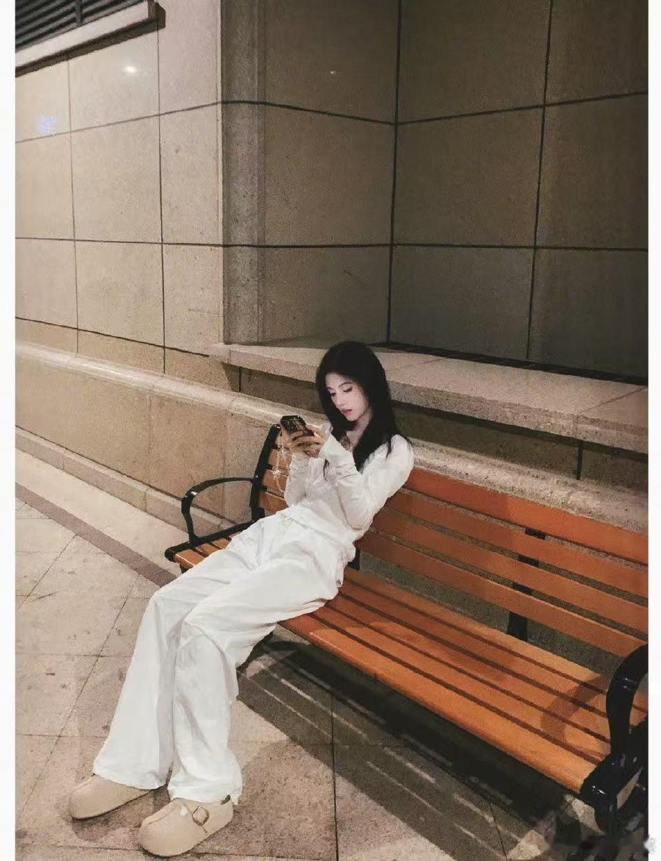 夏晚娱乐圈阵容拆盲盒 30号夏晚的两位女顶流同台，会是谁呢？是实力派歌手，还是影