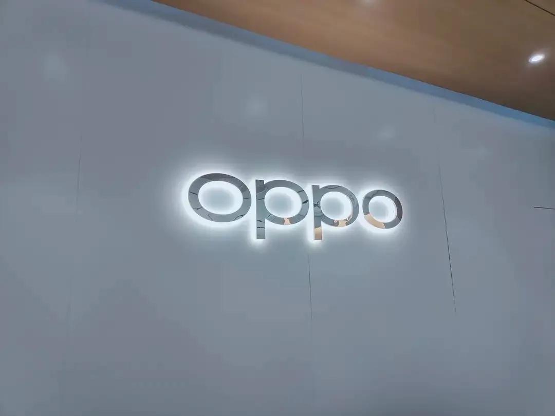 oppo是目前国产品牌手机里面售后体验最好的。没有之一。
就一个免费贴膜， 一天