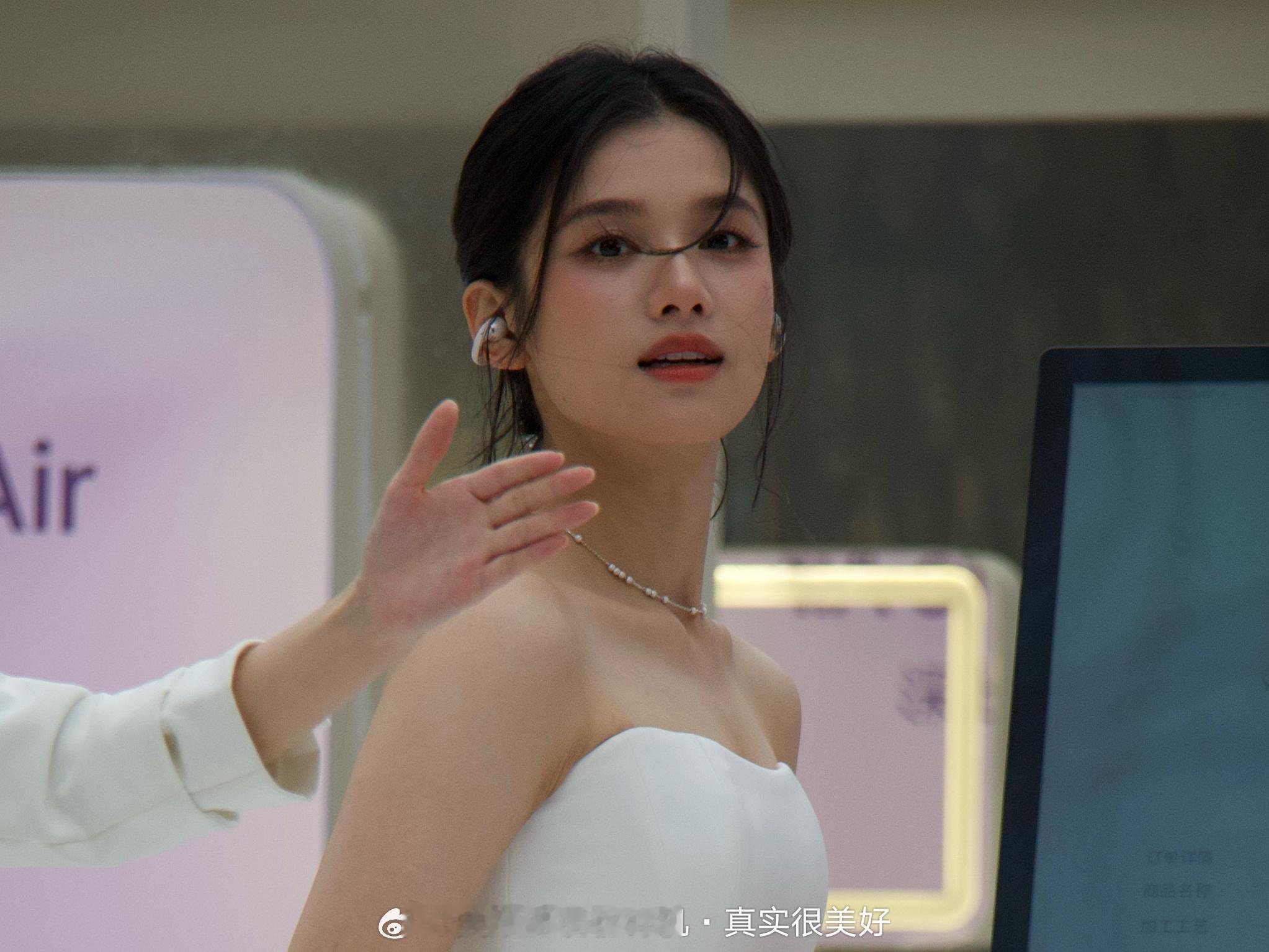 张婧仪今日线下活动饭拍生图（稿主自摄，参数最后一张） 
