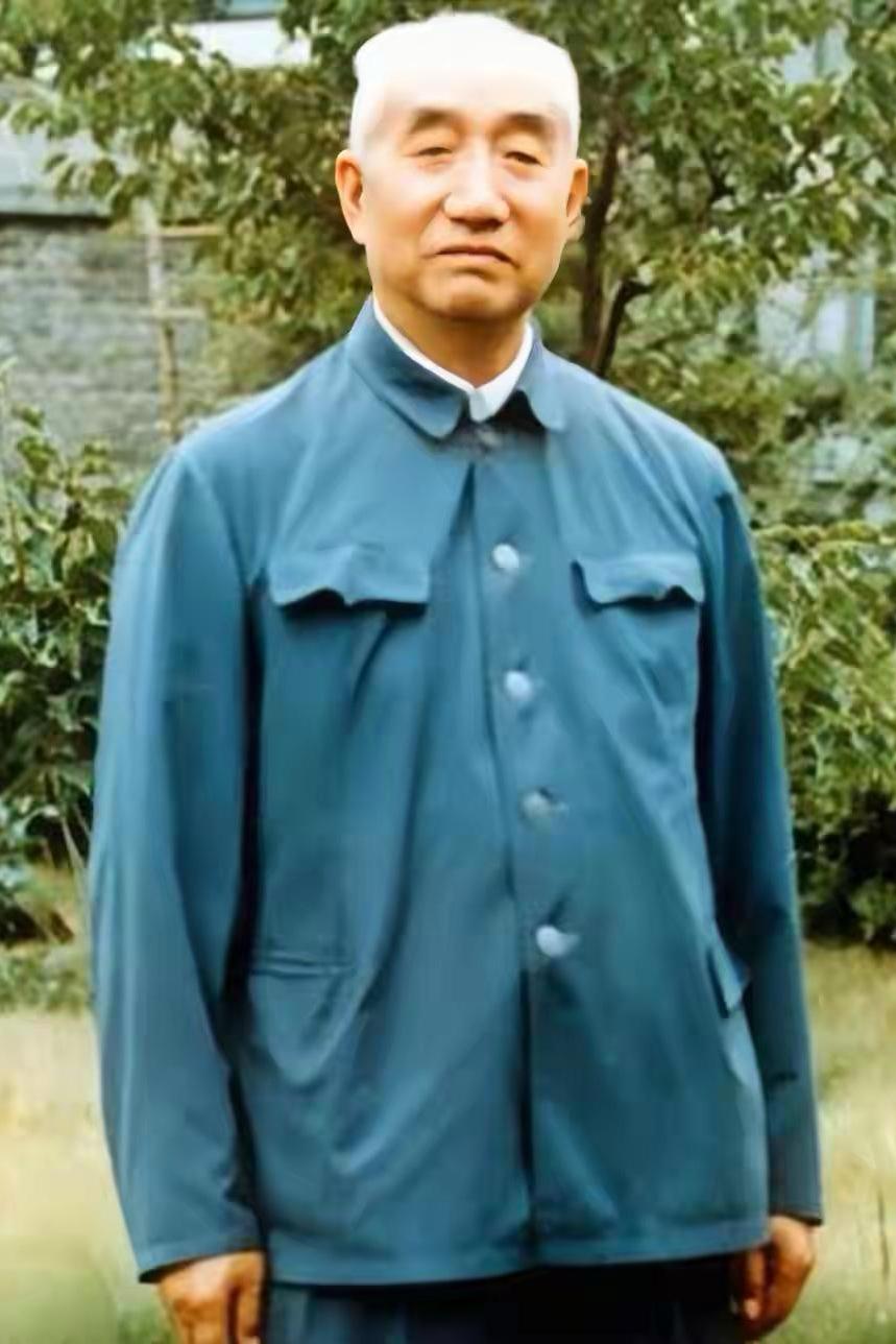 1961年，陈赓大将溘然长逝。徐向前元帅得知噩耗后，红着眼眶问聂荣臻：“我实在想