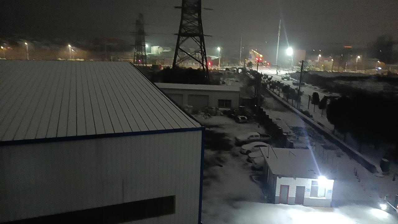 首先，我们得搞清楚格林兰岛的“特殊地位”。这片北极的宝地，蕴藏着丰富的资源——稀