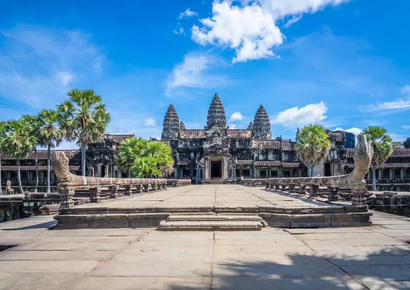 网上关于柬埔寨电诈园区“第三方”没有明确统一的定义，通常可能是指在电诈园区背后，