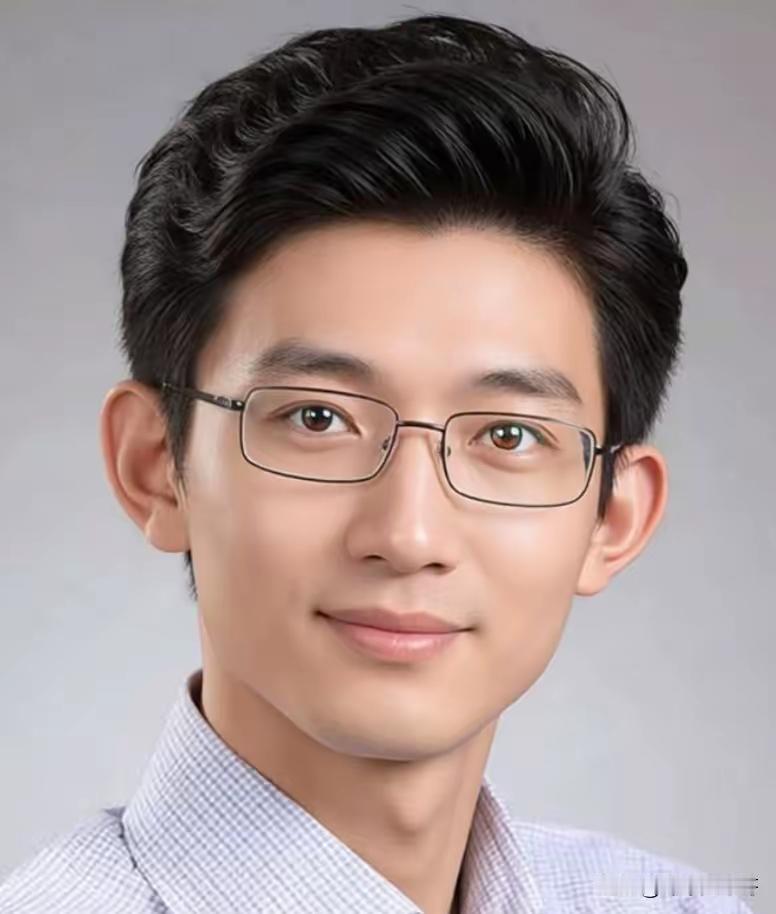 马腾宇，来自东北师大附中的天才学霸，清华姚班尖子生，普林斯顿优等博士，博导评价他