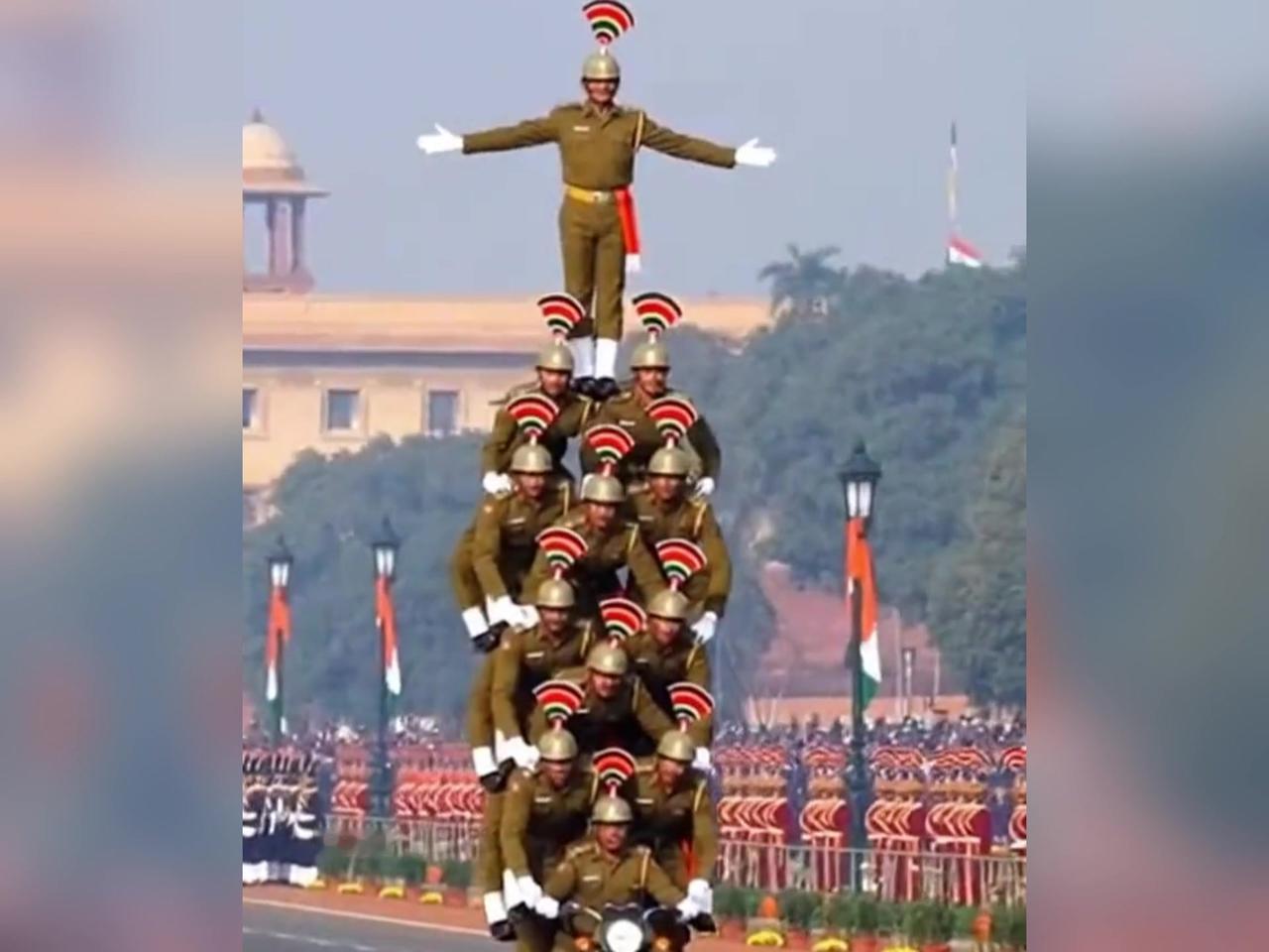 笑到肚子疼！印度阅兵，哪里是阅兵，明明是杂技团巡演！
 
全世界独一份的快乐源泉