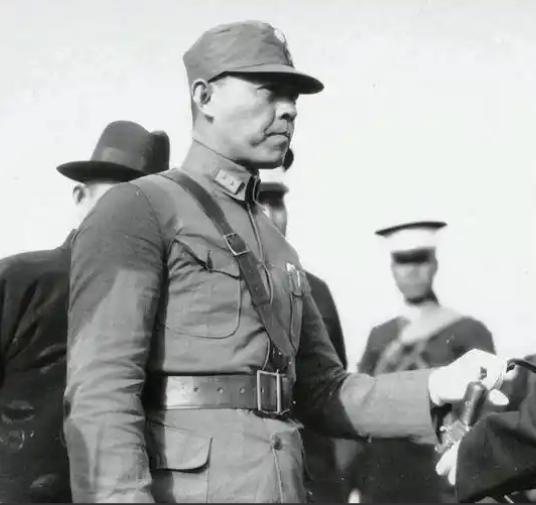 1938年，张自忠手下糟蹋了一个16岁的女孩，于是他命令所有士兵脱裤子检查，结果