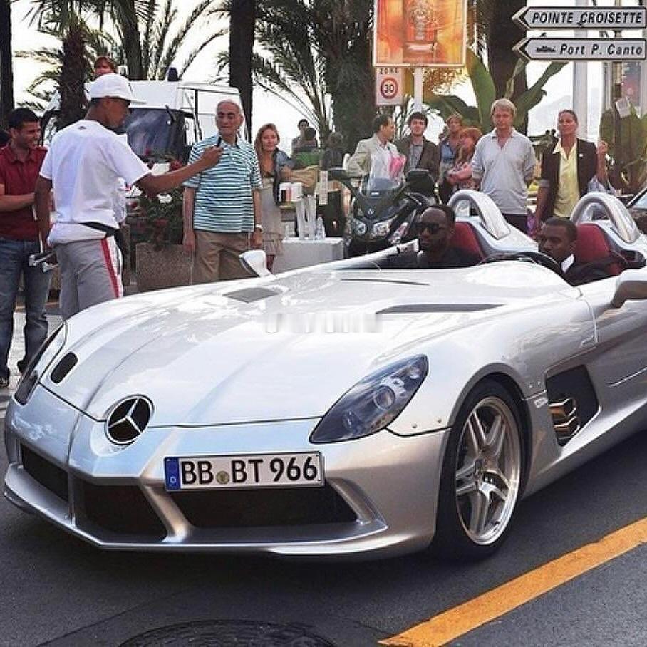 2011年侃爷驾驶奔驰SLR Stirling Moss 出席戛纳电影节🎬梦想
