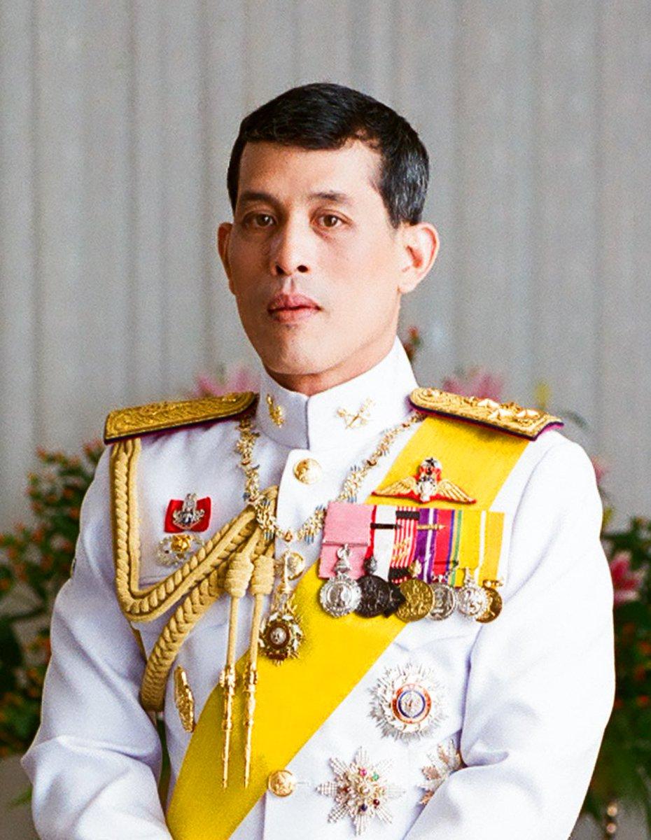 泰国现任国王 拉玛十世的完整出生姓名：
Vajiralongkorn Borom