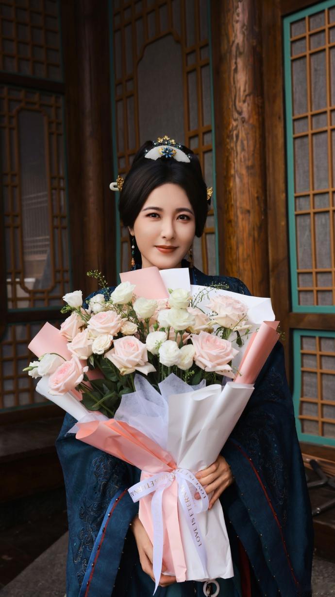 作为大青衣，曾黎出演的角色大多温婉沉静，让人看起来非常安心！