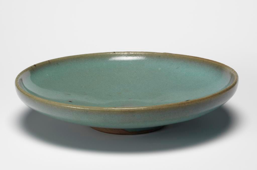 英国剑桥大学菲茨威廉博物馆收藏的宋代的青瓷盘 