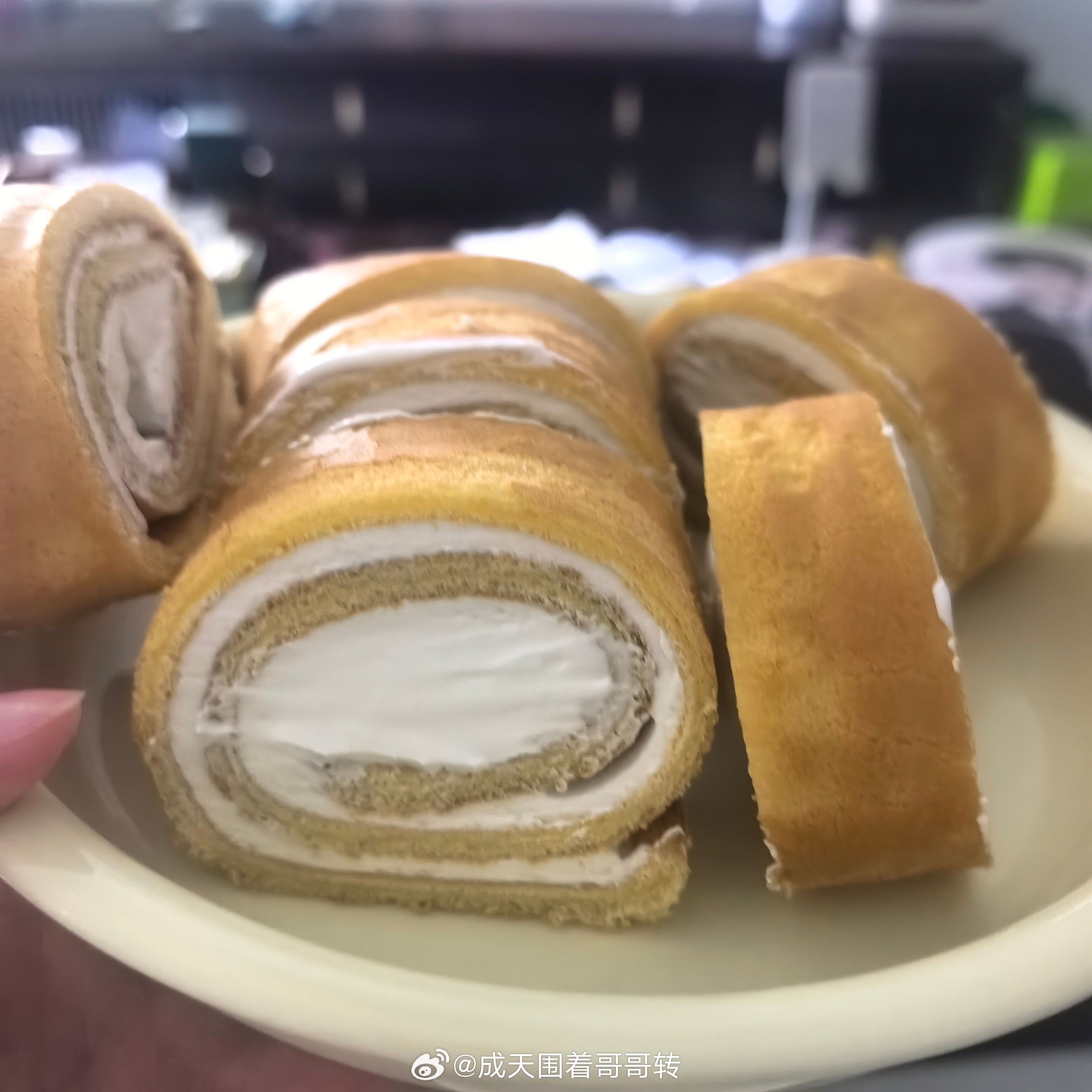 第一波瑞士卷出炉味道还不错
