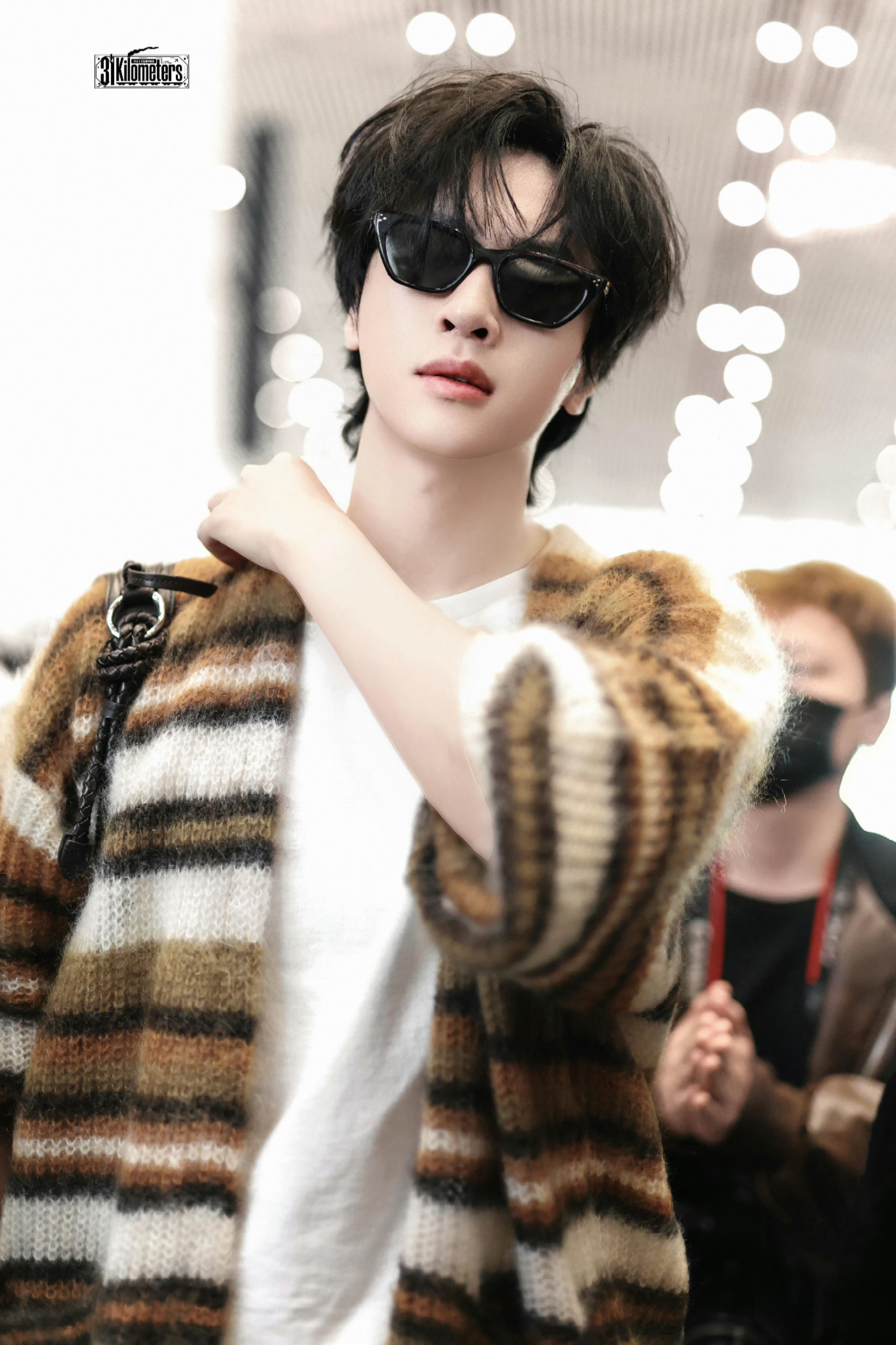 展轩出发巴黎时装周机场图，酷帅酷帅的首次时装周之行，一切顺利！ 展轩首次巴黎时装