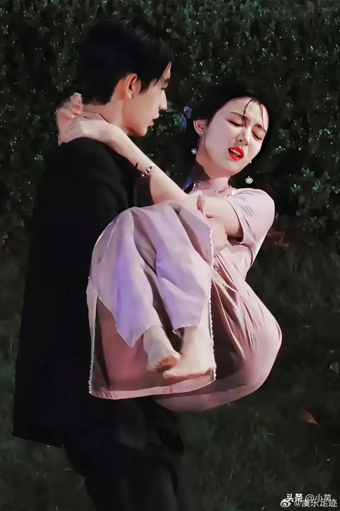 王楚然这个落水被救的剧情，
不知道拍剧时被重拍了几遍。
这个男演员憋的是真难受啊