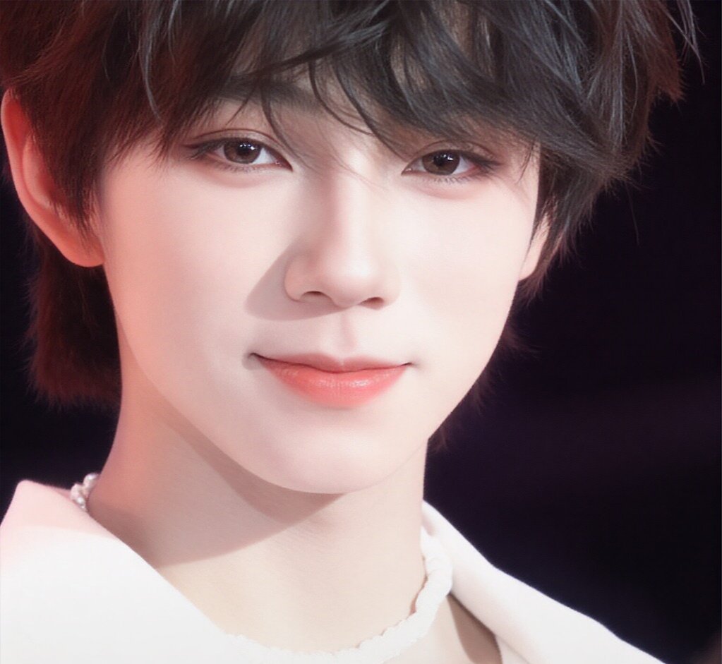王橹杰 🎻王橹杰 清冷治愈主唱少年的未来比绽放的烟花还要耀眼