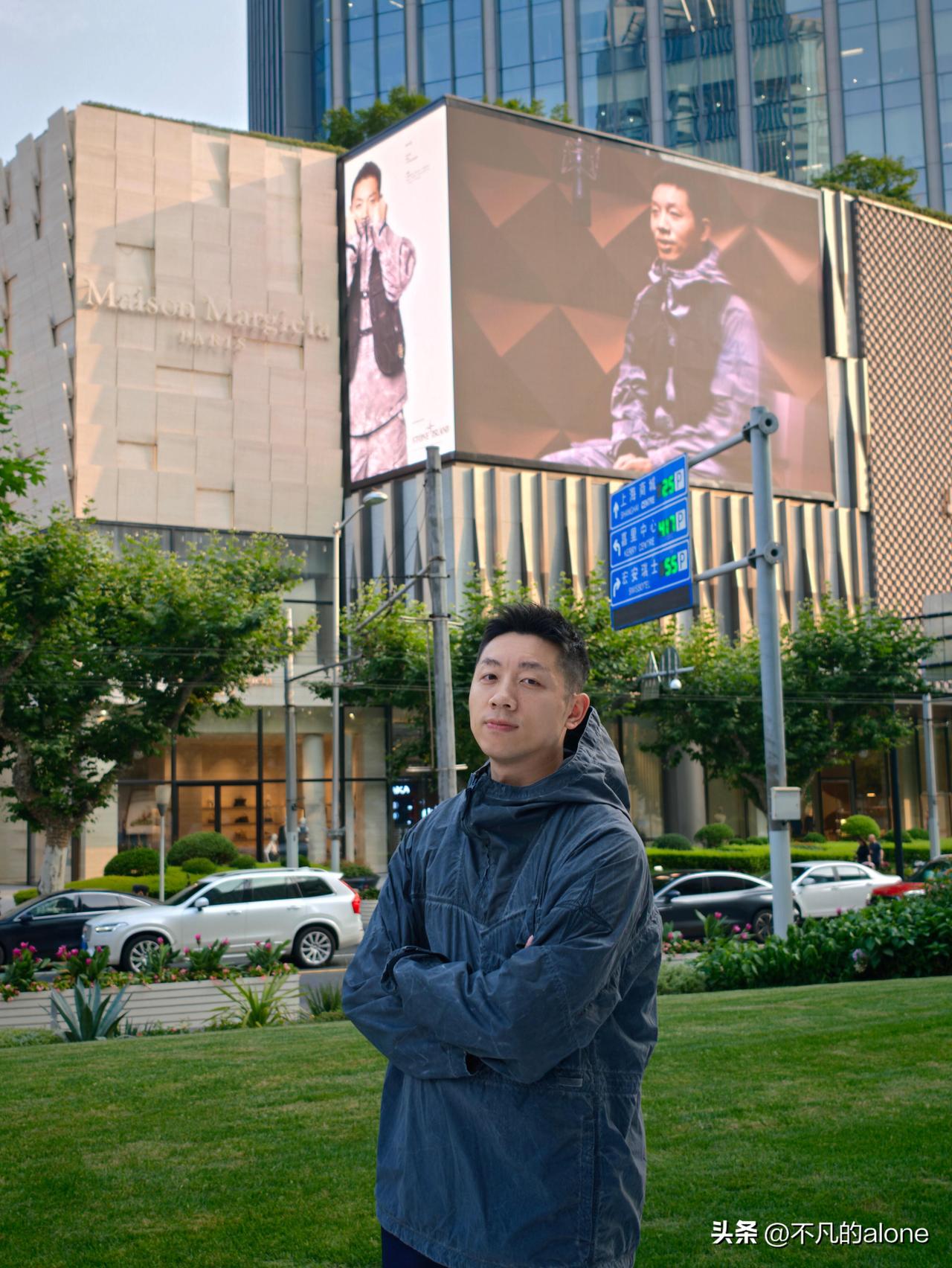 6月26日，许昕发文说：“一不小心偶遇自己了，今天我先上岛了哈，看看在啥地方你们
