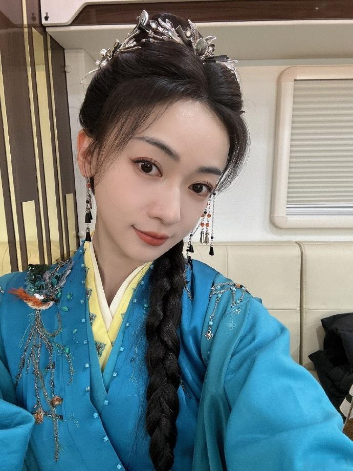 #吴谨言发春花焰库存#  古装造型真的是美美的呀，今天居然能够看到吴谨言发春花焰