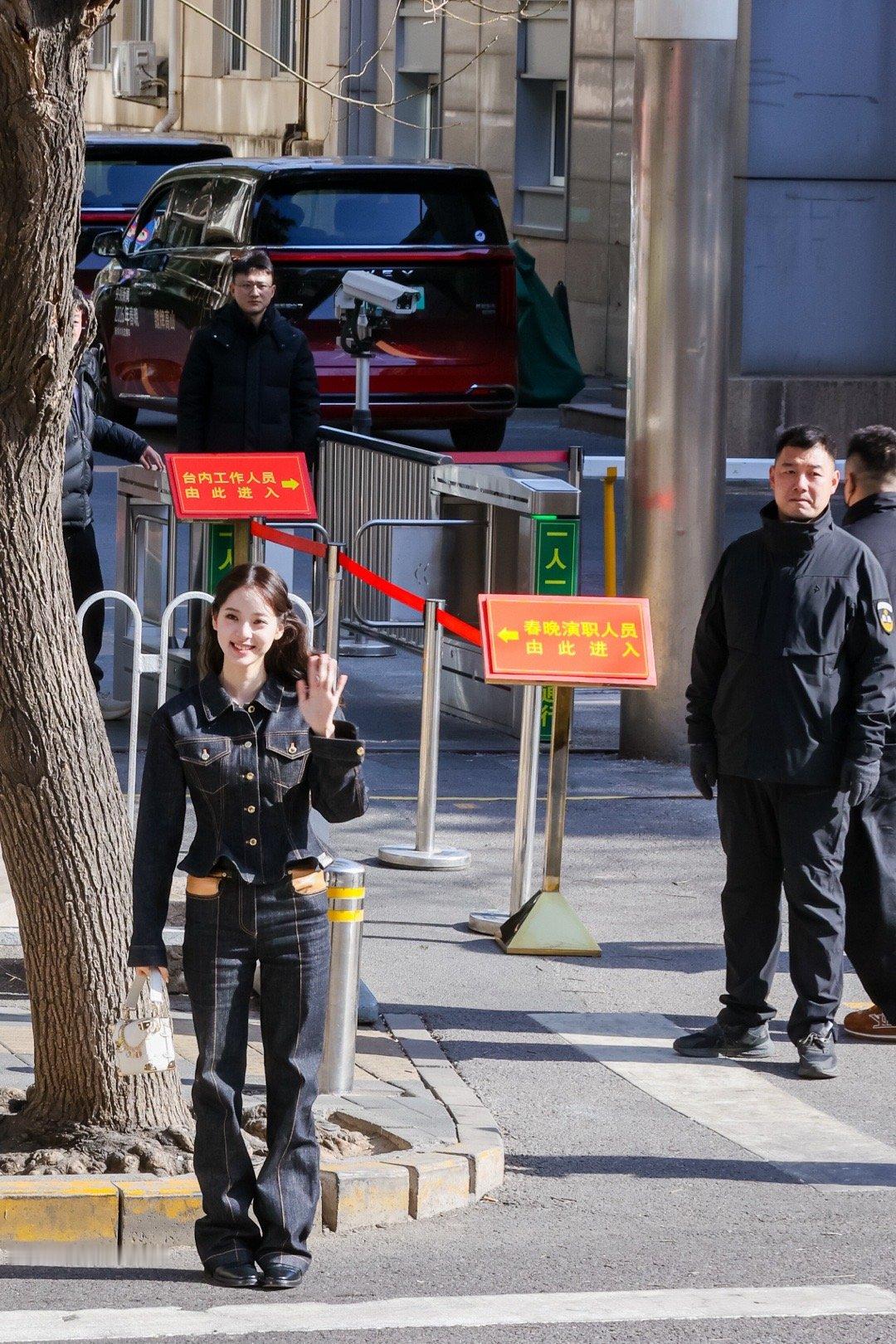 🔥春晚彩排路透刷屏！谁才是后台真正的“时间管理大师”？2月14日，央视春晚备播