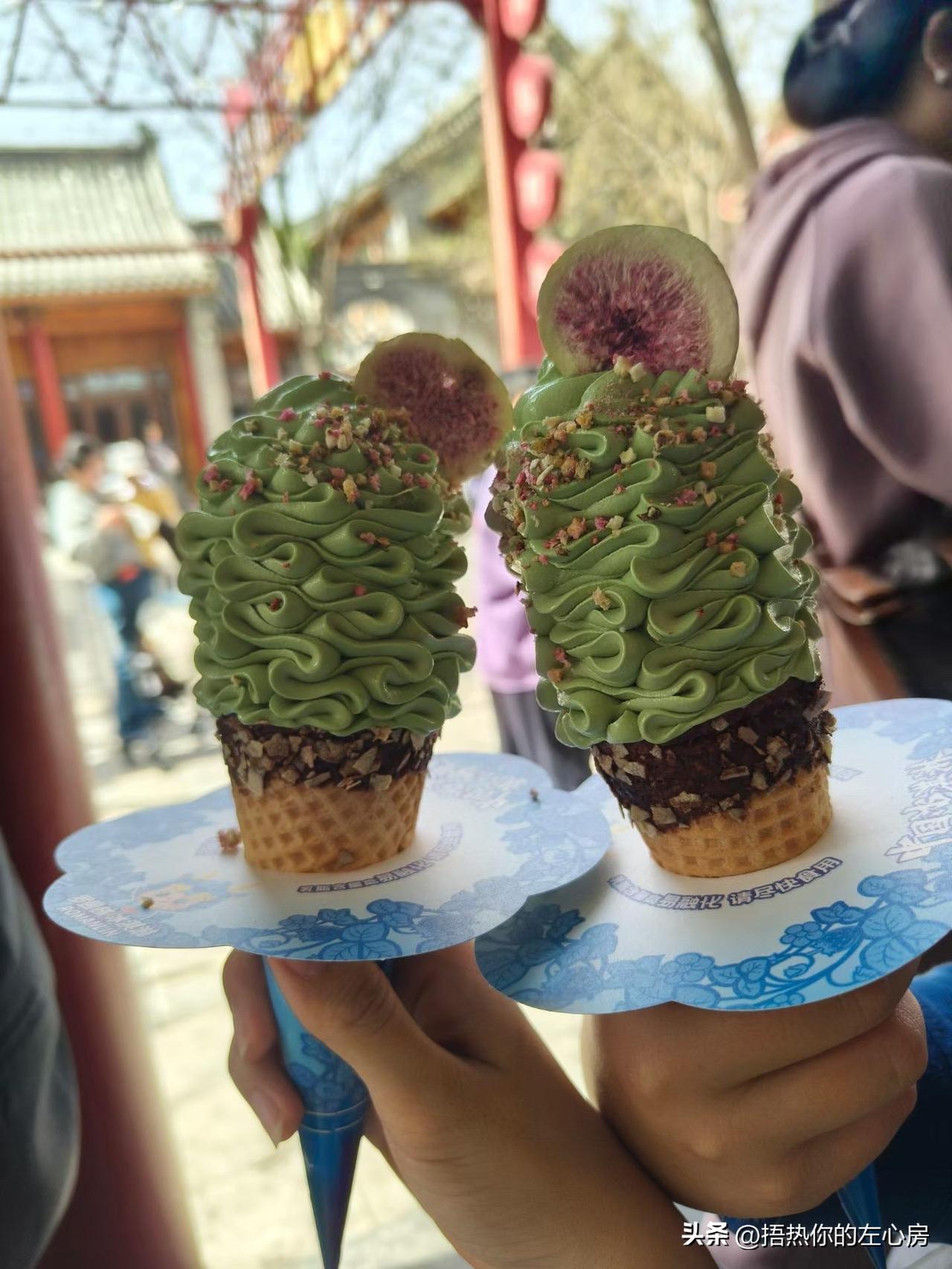 春日里最熨帖人心的快乐，从来都藏在一餐一食的烟火里。

一桌地道的老味扣碗，蓝花