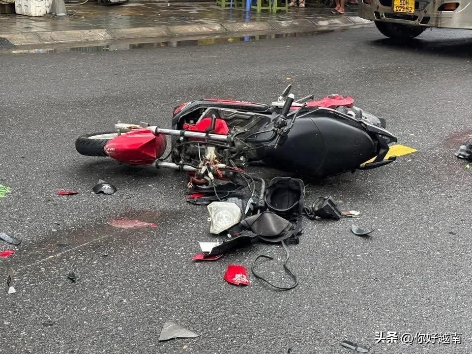 越南街头车祸现场，巡逻警察守护城市平安