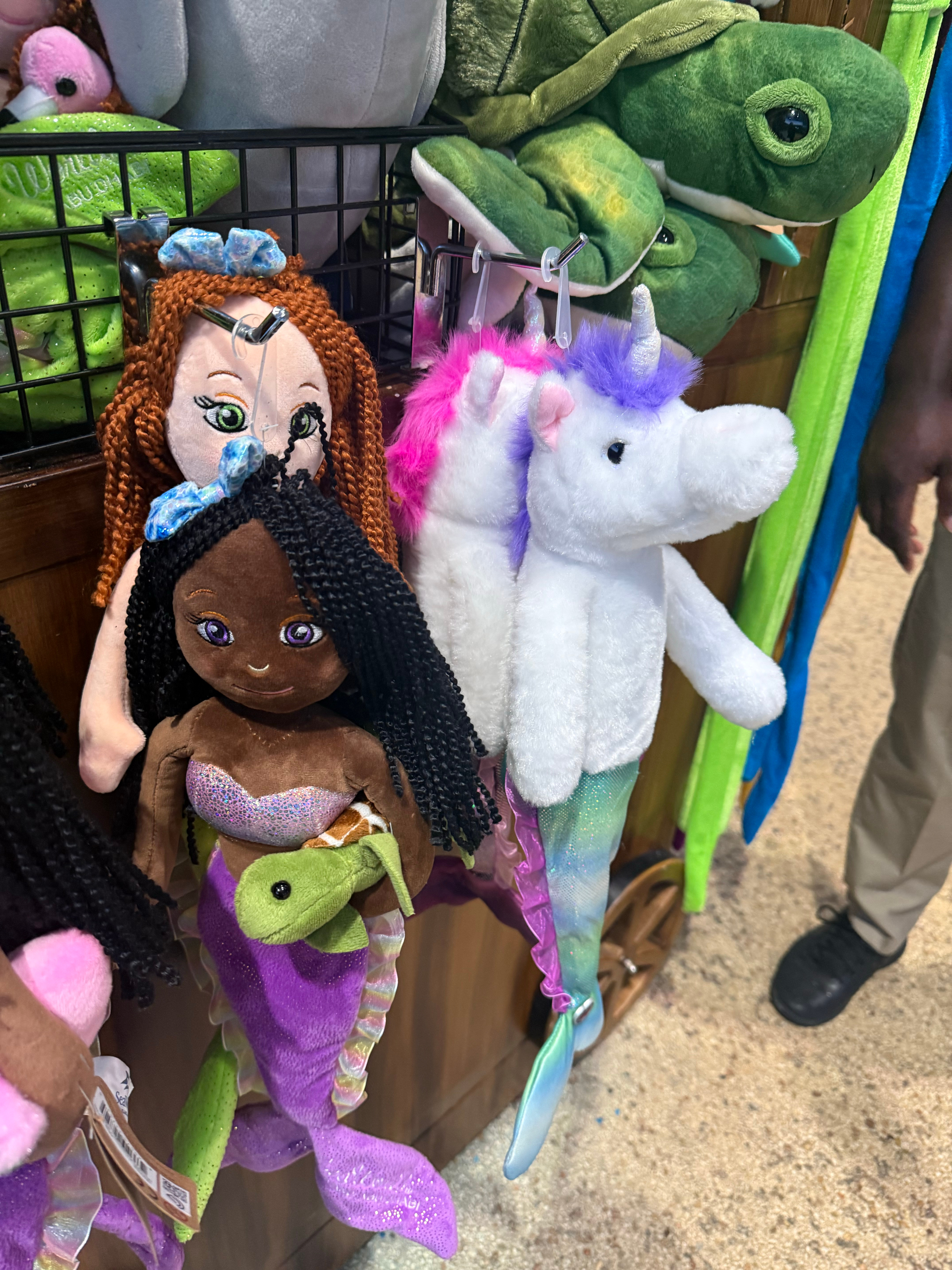 哈哈哈哈工作人员说mermaid和unicorn的结合那就是unimaid  ​