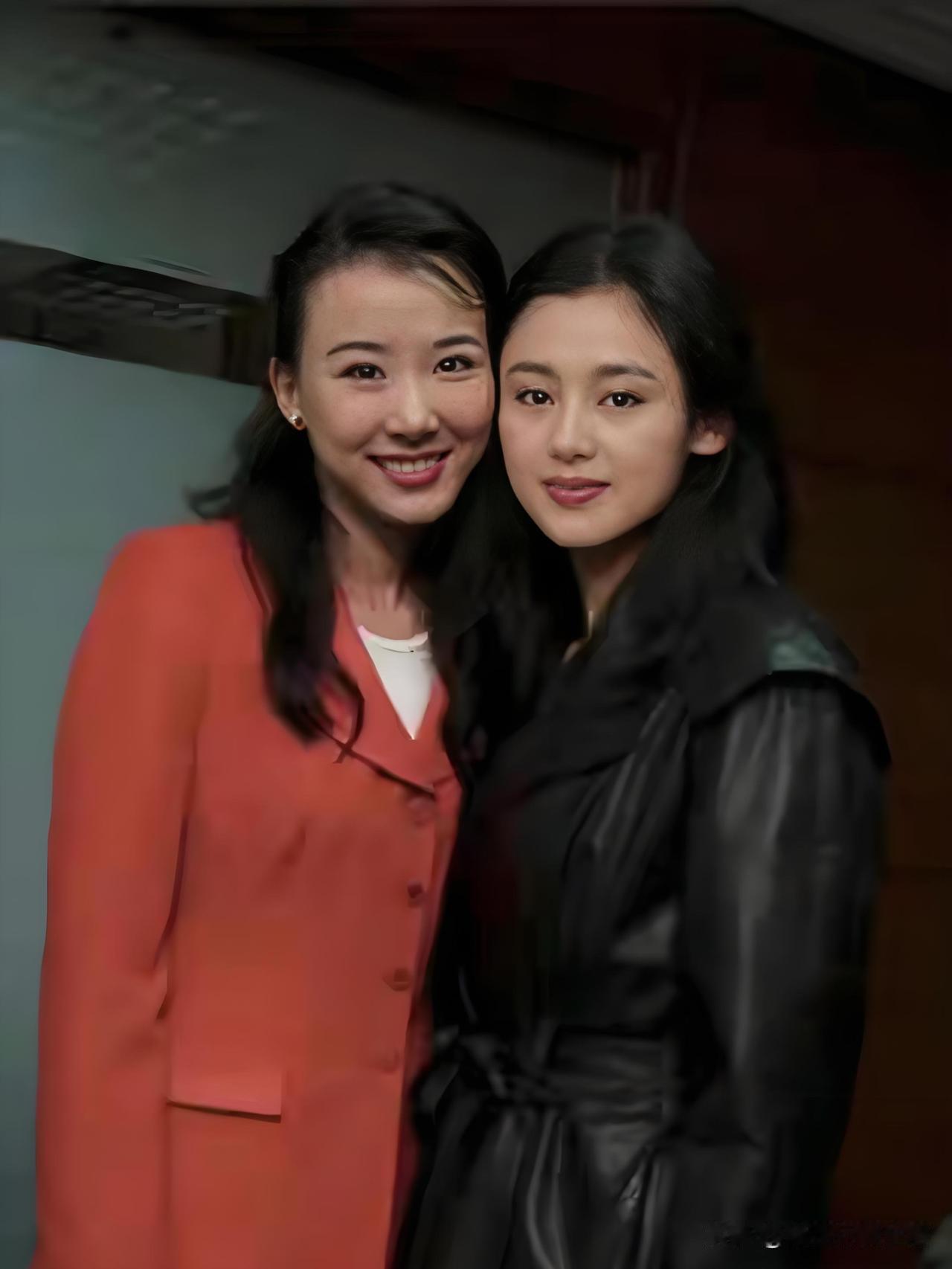 陈红和萧蔷的合影，您认为谁更漂亮？

30年多前的她俩，都各自处于颜值的巅峰期，