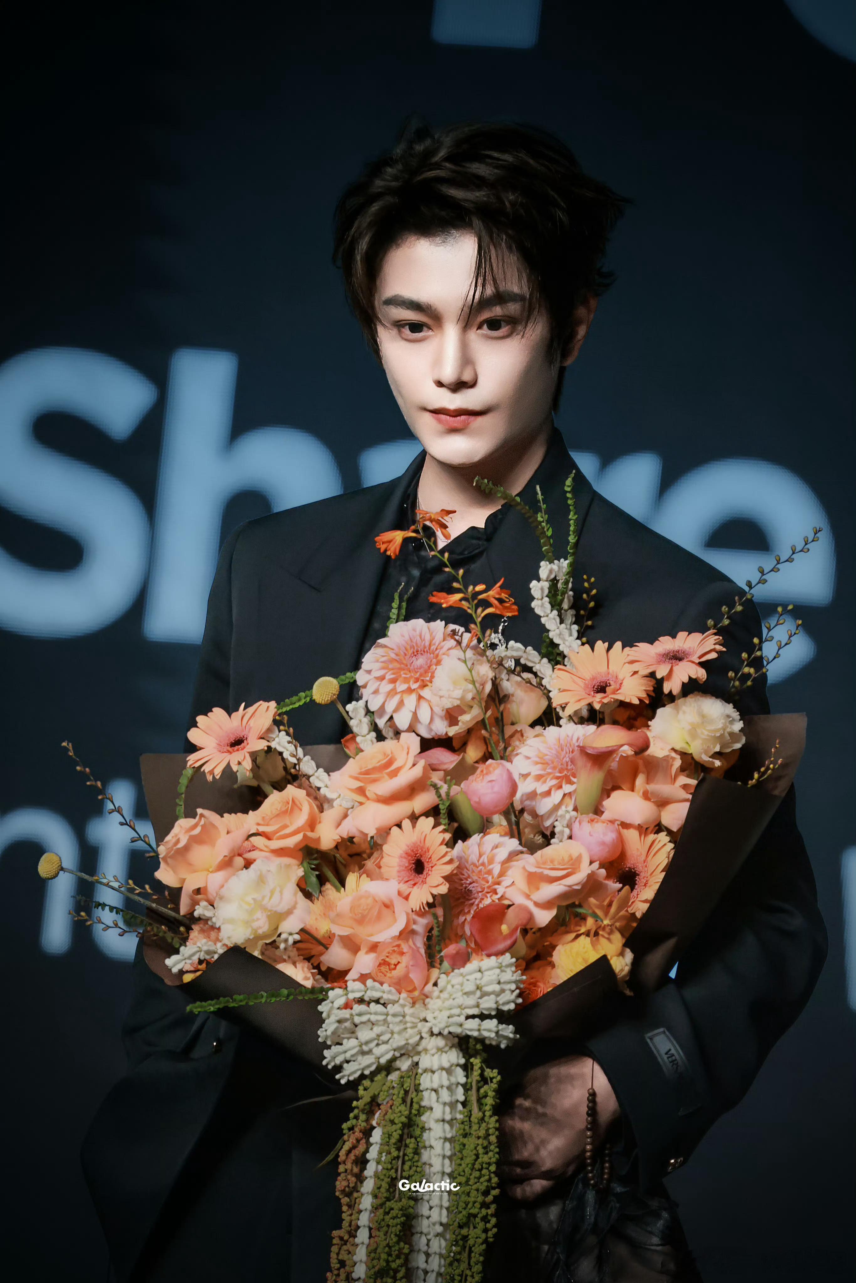 丁禹兮 内场捧花图简直了💐💐！自信明媚又美貌的wetv全球代言人！！！ ​​