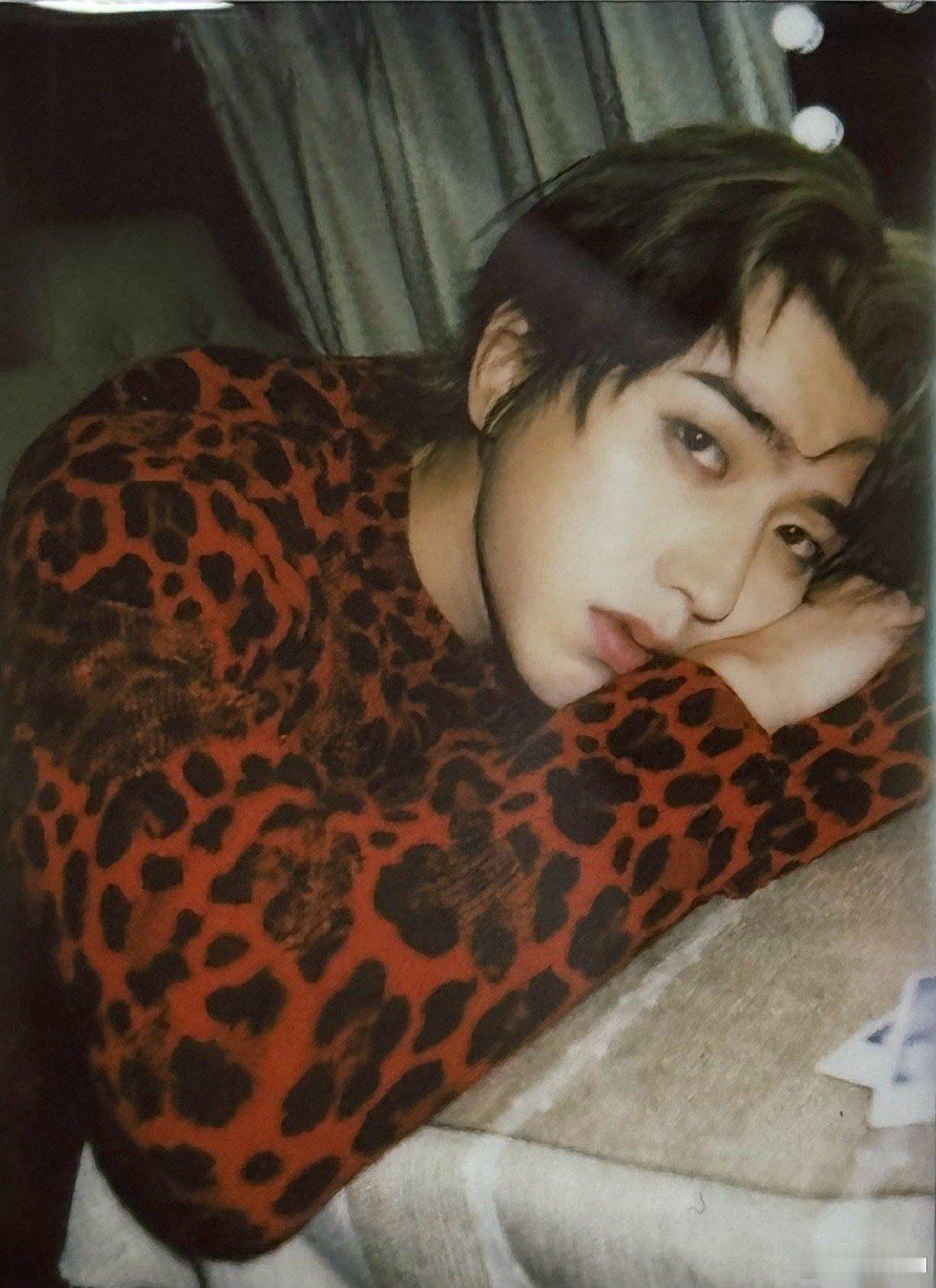 蔡徐坤wink拍立得  蔡徐坤不仅外貌出众，更具备才华和个性，这也是他深受粉丝喜