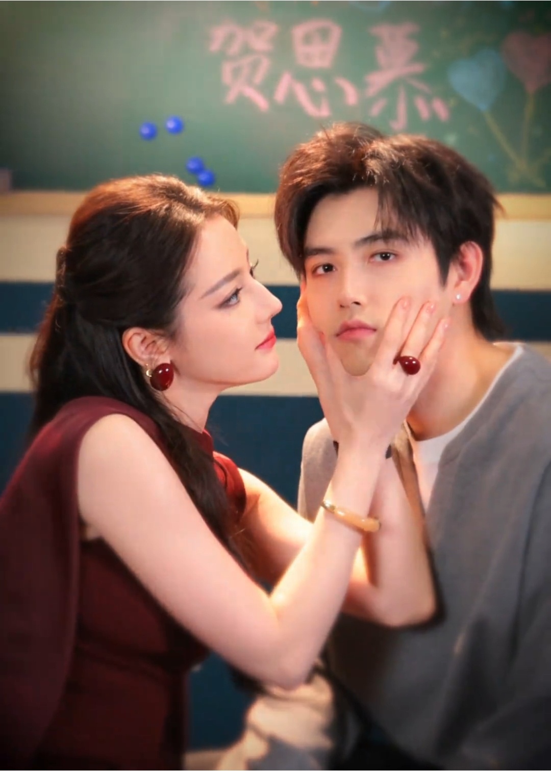 姐狗风味拉满了🤤🤤幻视一些思胥万千在现代的样子了……思慕女王就这样美美地等段