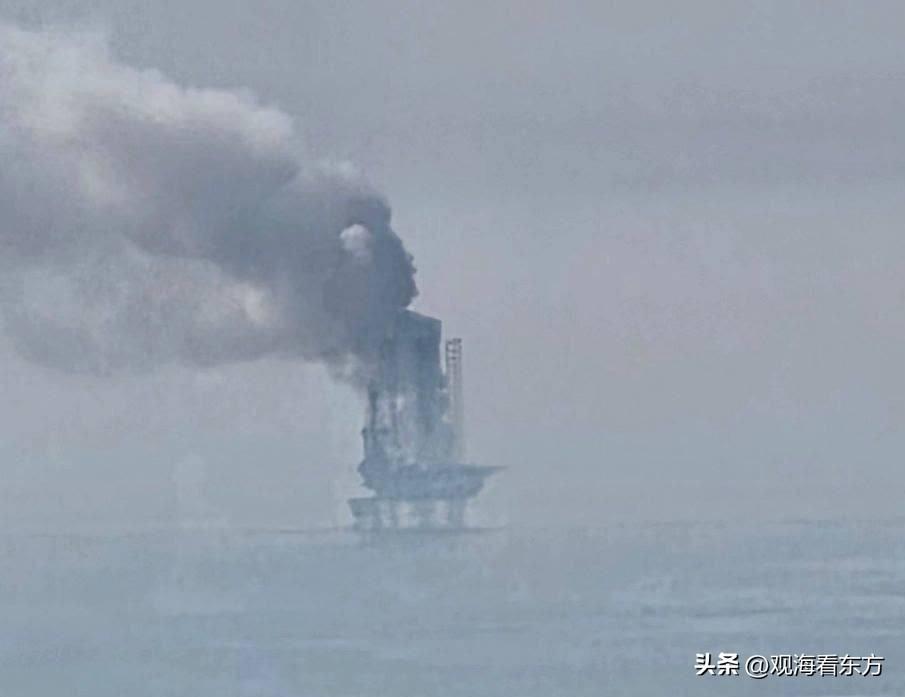 一架伊朗“沙赫德-136”无人机袭击了波斯湾的一处阿联酋石油平台。

在伊朗最高