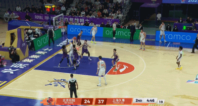 张镇麟本赛季部分原地反抢集锦，这个赛季这种球不少，我封他为回首掏大师 