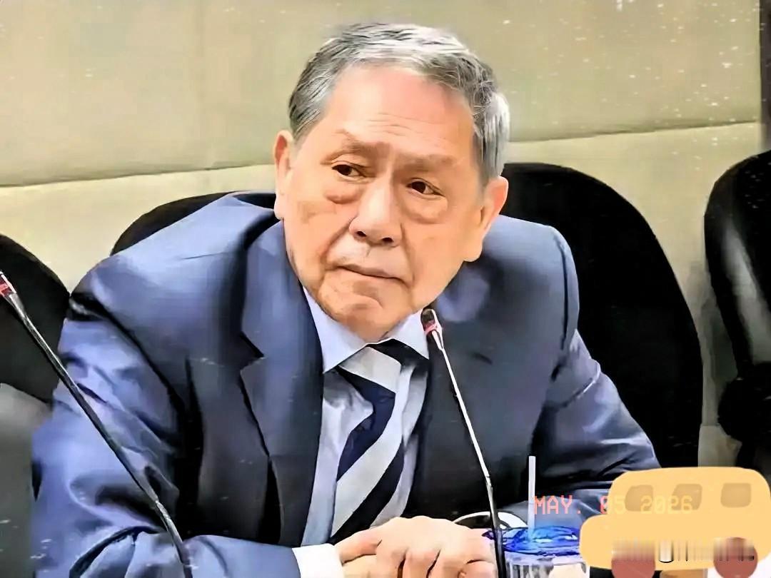 美军灰溜溜跑了！
 
5月1日，台湾退役中将帅化民爆出一个猛料：美菲联合军演，硬