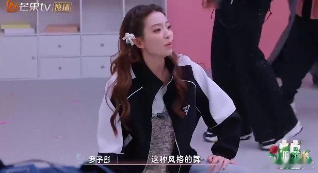 王霏霏[超话]王霏霏铁血教练又回来了乘风2025四公王霏霏回归后，铁血教练又回到