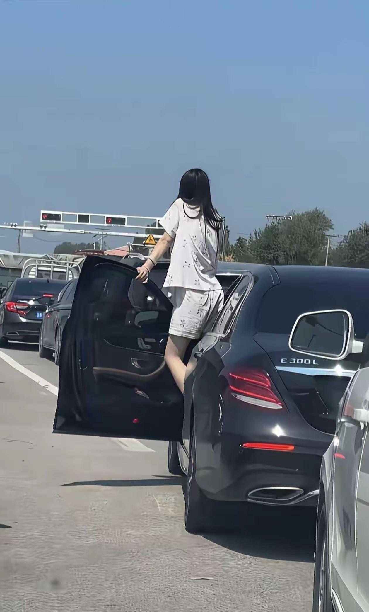 国足能当世界第一吗——向后转，齐步走，妥妥世界第一