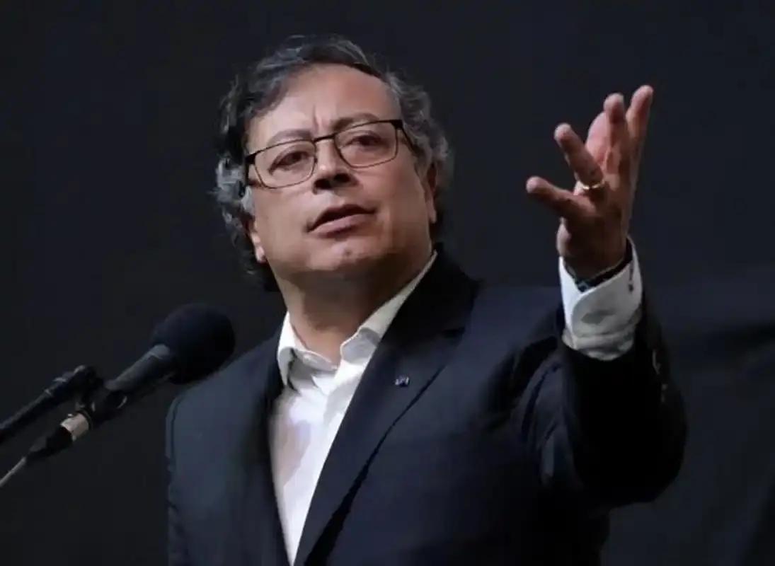 特朗普的下一个目标！
据美国媒体1月4日消息，美国总统特朗普在专机“空军一号”上