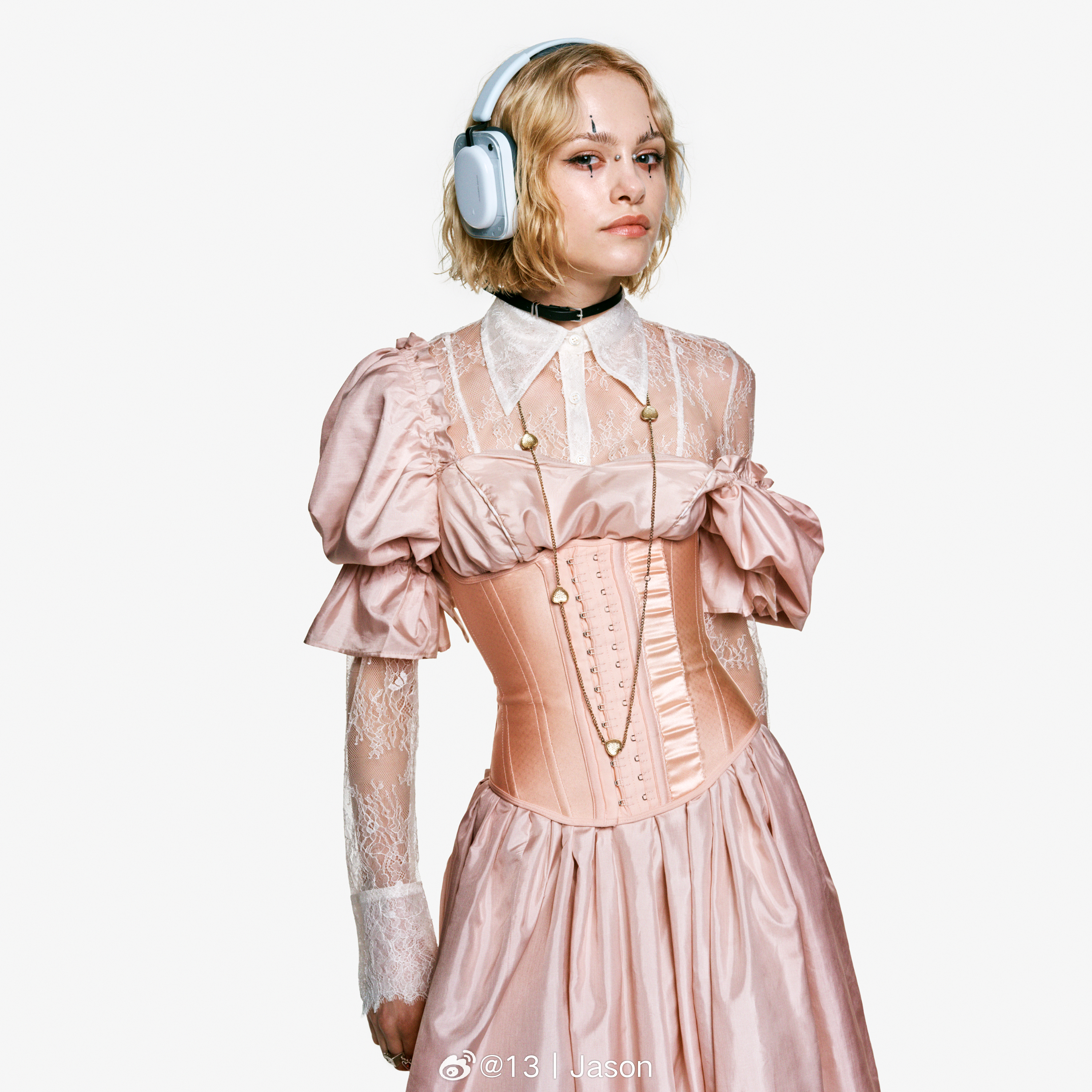 科技产品不该只有冰冷的参数，它也可以是表达自我的情绪出口。这一次，Nothing