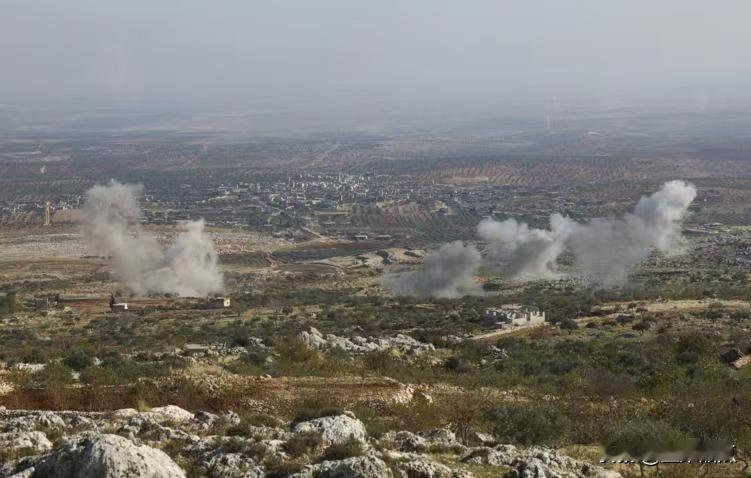 熟悉的套路，叙利亚极端分子用上了西方通讯。叙利亚情报部分人员对媒体称，极端分子能