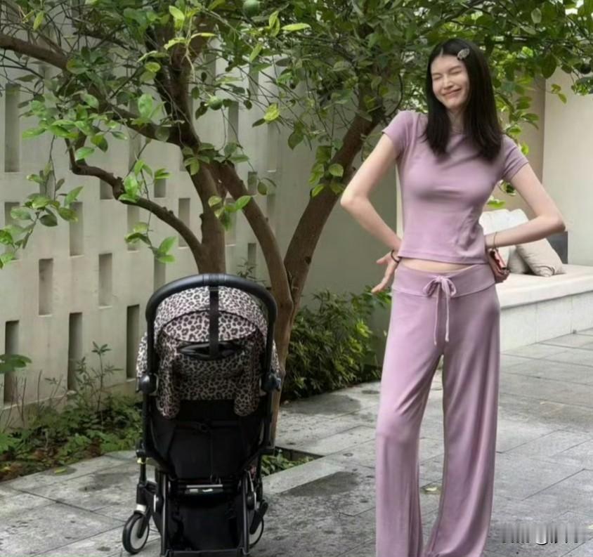 陈伟霆何穗偷偷地生了个儿子都长牙了


陈伟霆何穗这两人太隐秘了，生的儿子都长牙