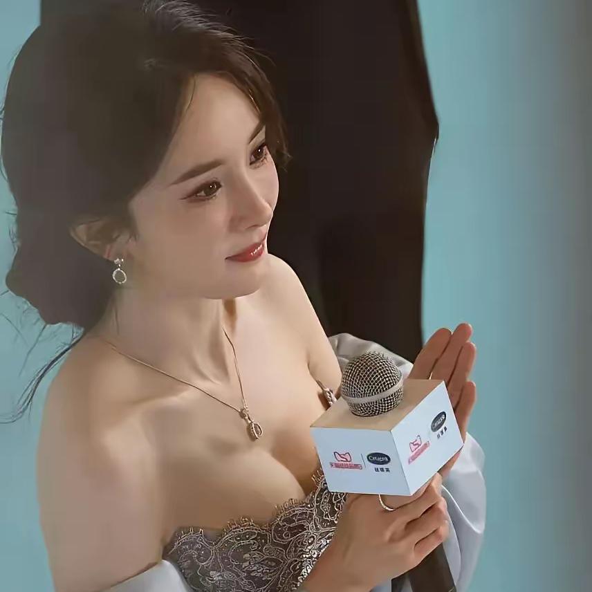 杨幂出席澳门爱奇艺尖叫夜，我发现了，她为什么每次走红毯都能引起无数聚焦的几个原因