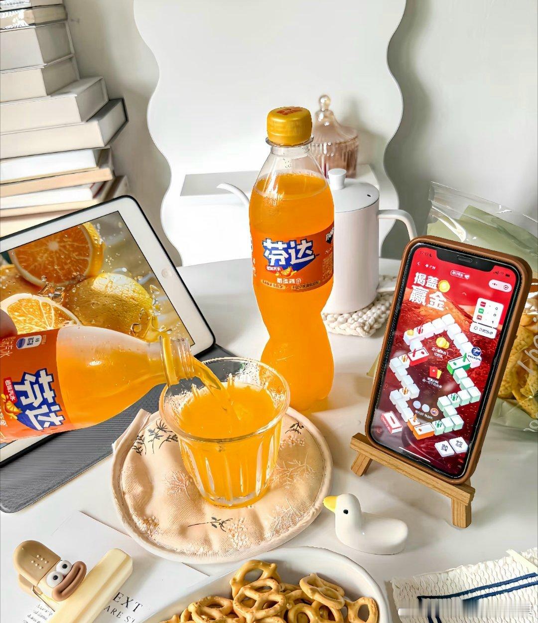 午后的风裹着燥热往衣领里钻，见底的喉咙像塞了团晒干的棉絮，涩得发疼。抓起冰箱里那