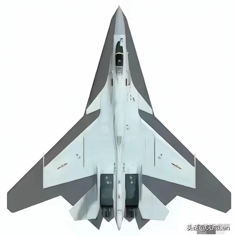 歼50比歼15大一大圈，伴随004型航母，将是全球绝对降维打击的战力。