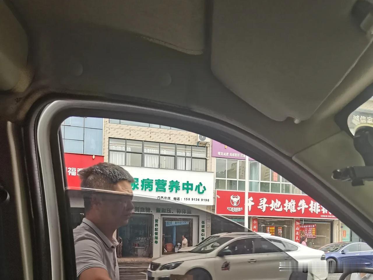 银发经济其实是当下一个很不错的发展方向，有想创业的朋友可以考虑下。首先，中国的人