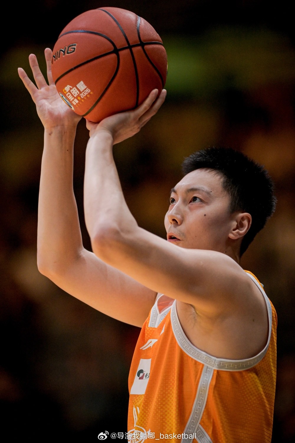 手感都用在三分球大赛？在全明星三分球大赛上手感爆棚拿下冠军的胡明轩在今晚对面新疆