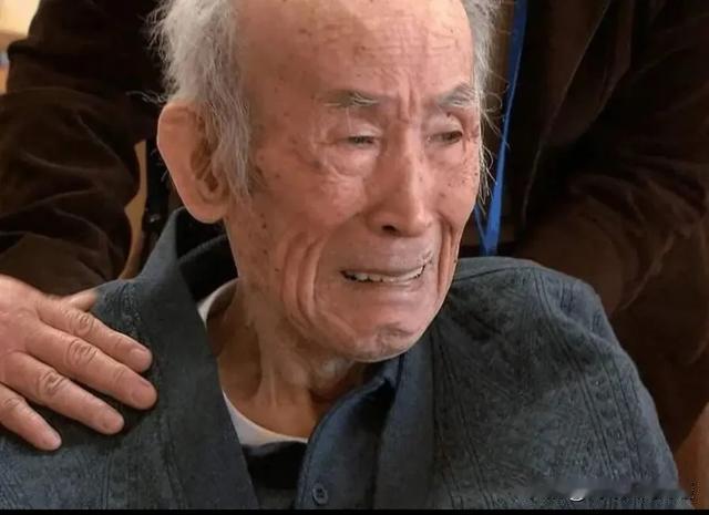 老人有退休金，内心才会有安全感，因为退休金比儿子强。你怎么看？

退休金和儿子，