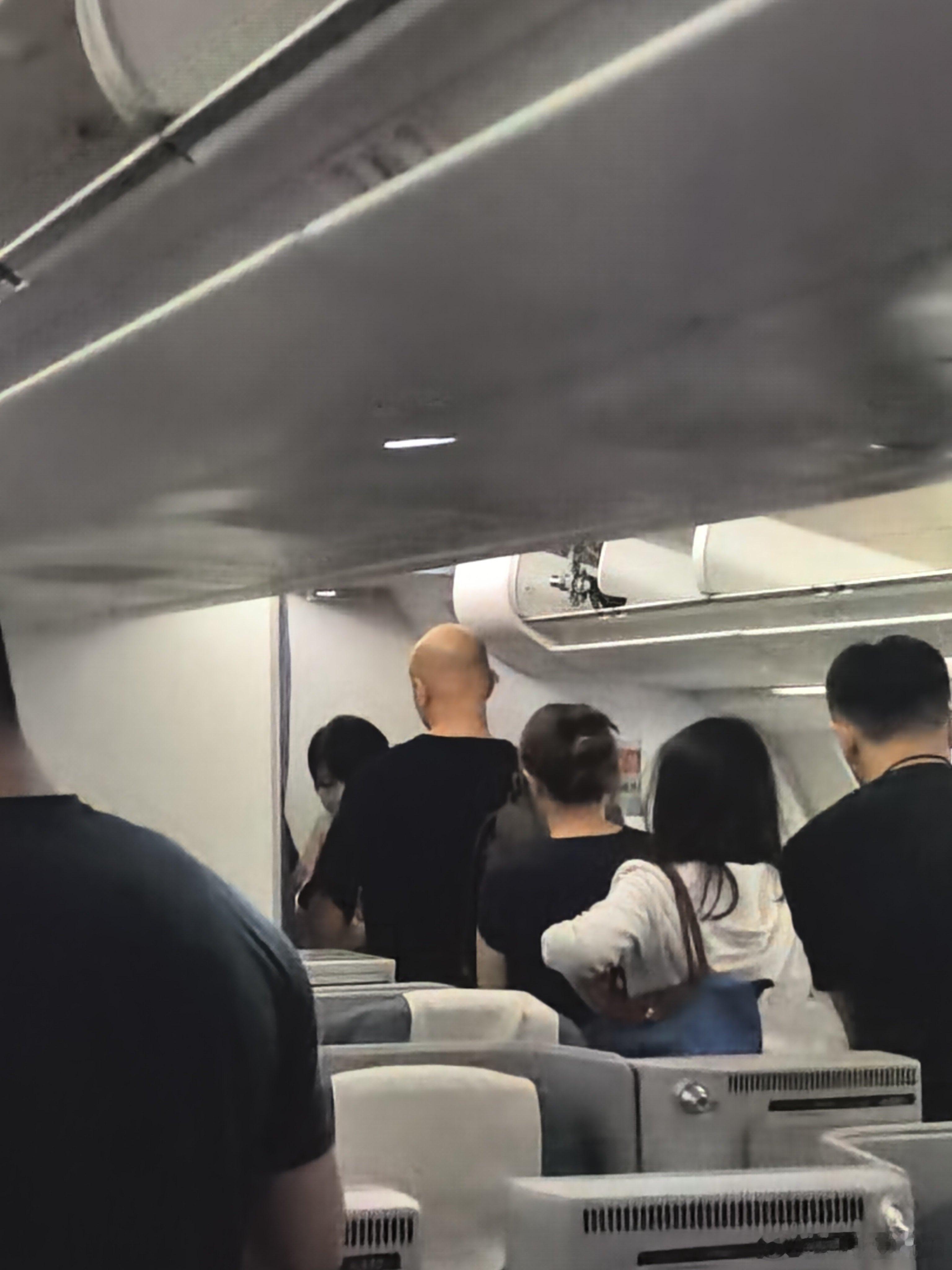 我说咋那么眼熟，原来是乐嘉  老师 深圳·深圳宝安国际机场
