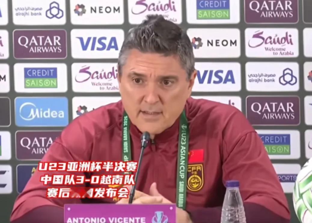 冲上热搜！国足这次把事情给闹大了！1月22日媒体爆出猛料，U23国足主帅居然禁止