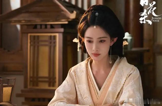 当一个人明明可以演不一样的戏，为什么硬要反复走进同一条河？因为安全啊，因为不用动