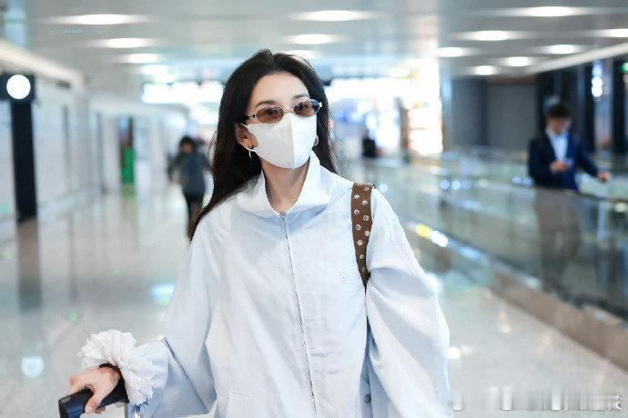 宋祖儿给站姐开站一周年礼物好浪漫的宋祖儿 宋祖儿给站姐开站一周年礼物，好浪漫啊祖