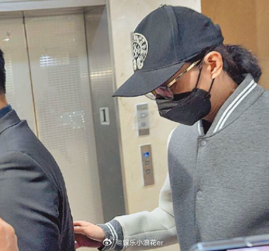 李威入教原因 据台媒，《放羊的星星》演员李威昨日被传唤出庭为精舍杀人案作证，他透